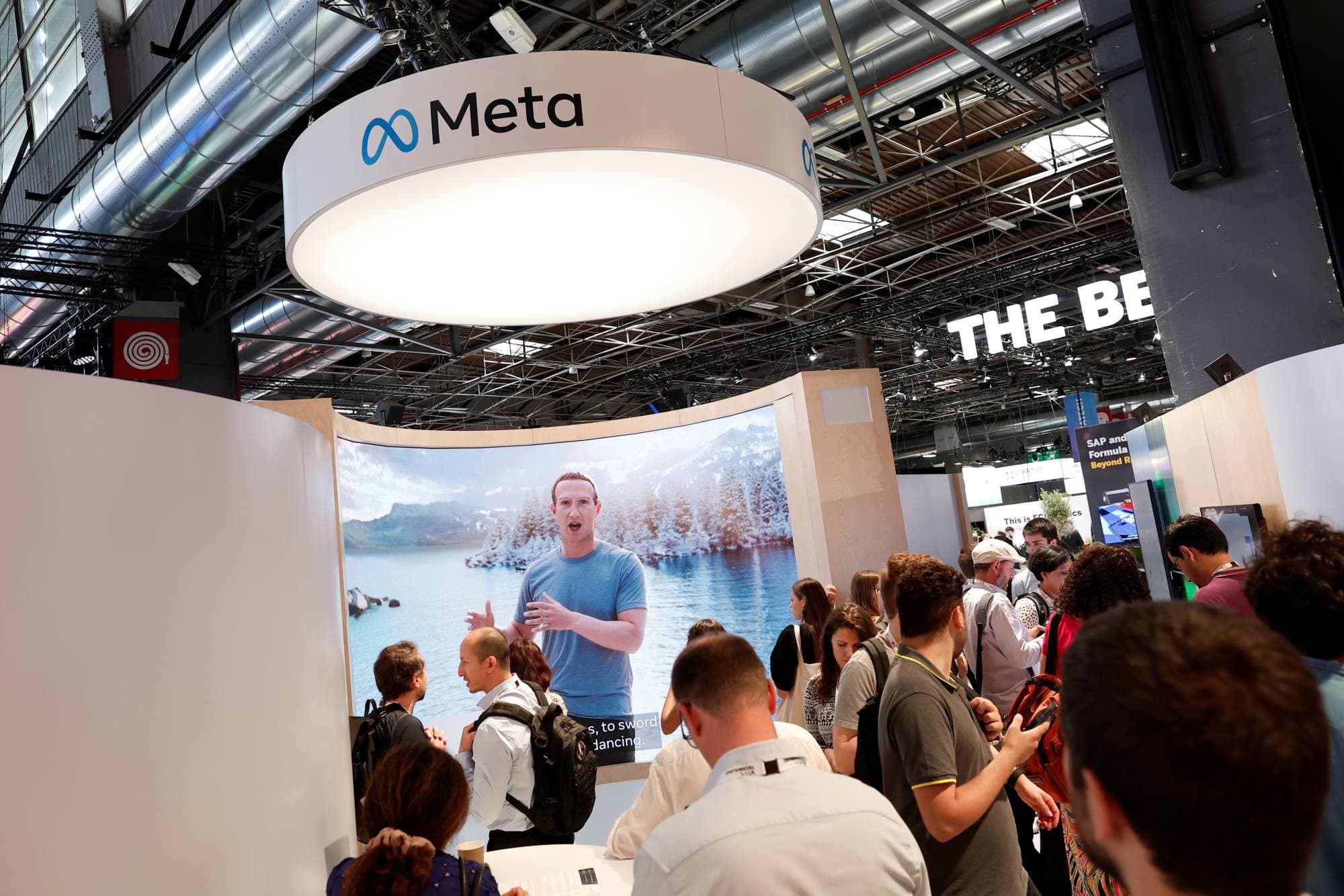 Meta's Metaverse Retreat: Horizon Worlds Shutdown Signals Strategic Pivot