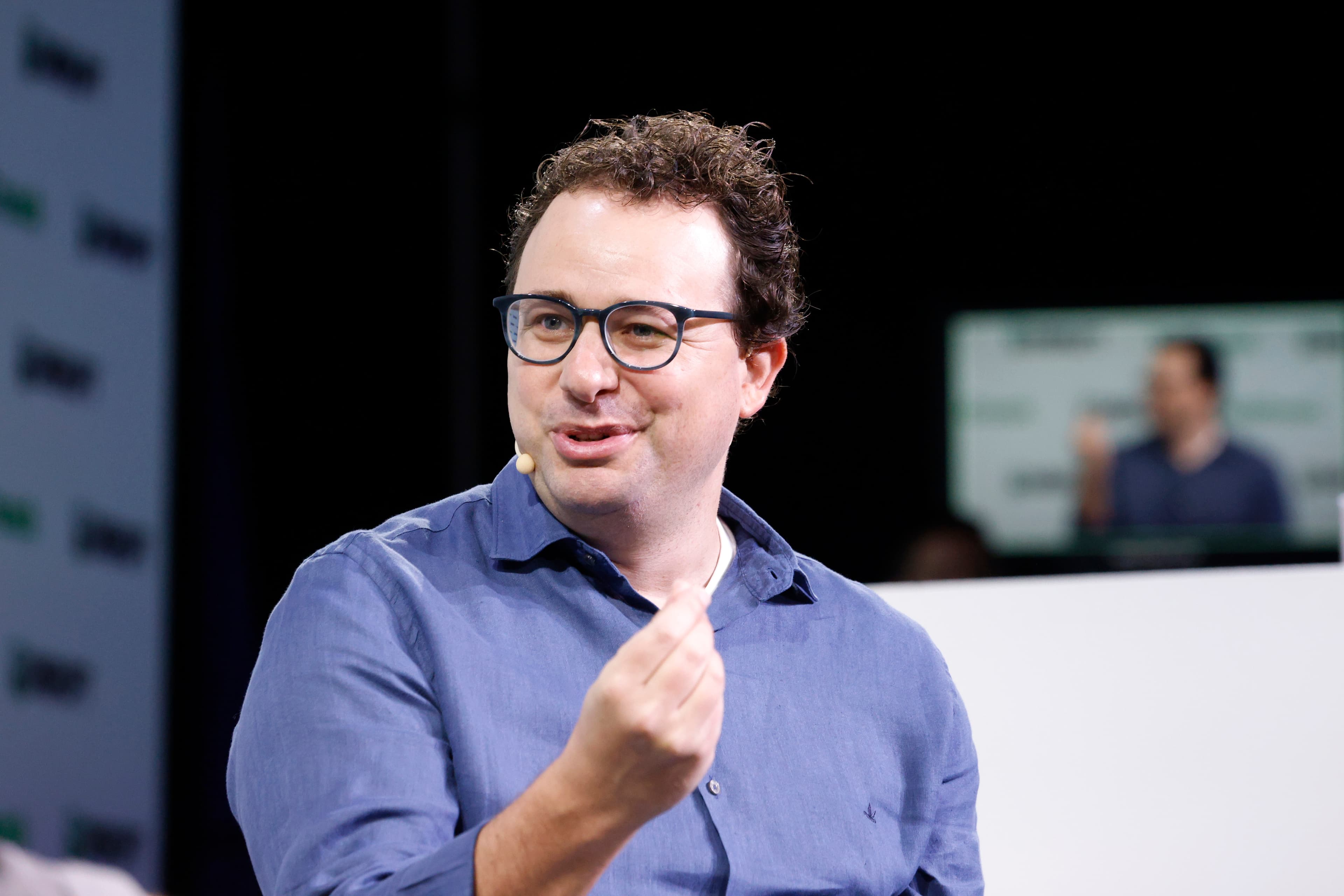 Anthropic CEO Dario Amodei Seeks to Bridge AI Regulatory Divide with Biden Administration